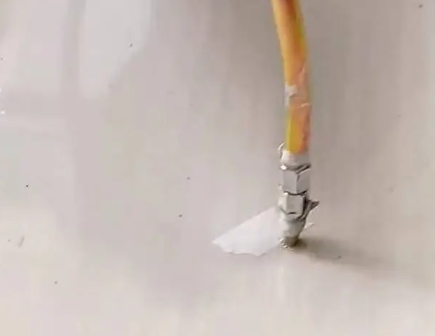丰顺瓷砖空鼓维修公司专业解答在瓷砖铺贴过程中，如果使用的砂料过粗（如全部使用了粗砂），可能会导致以下问题